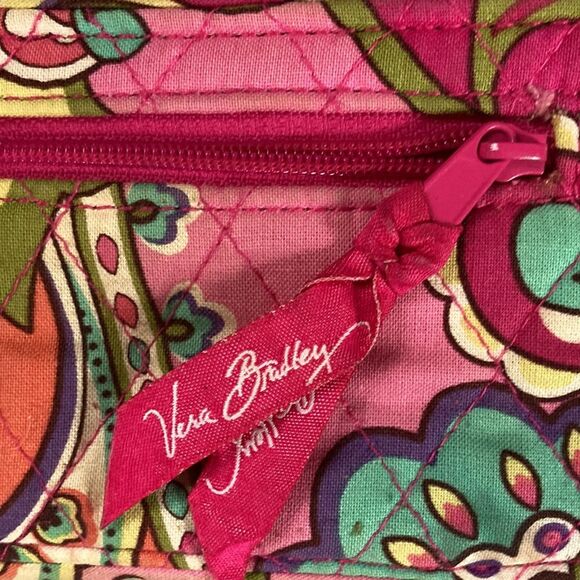 Vera Bradley Retired Very Berry Paisley Zip Around Wristlet Wallet - Picture 5 of 8